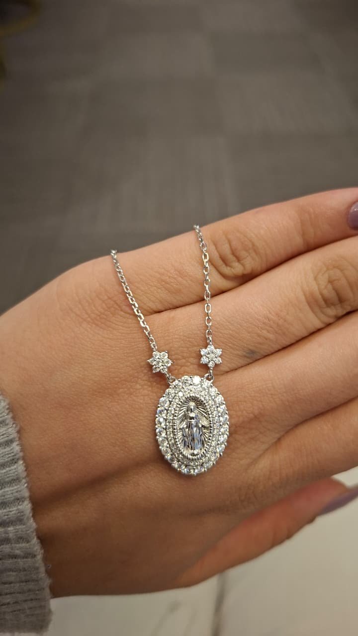 Colar com moissanite